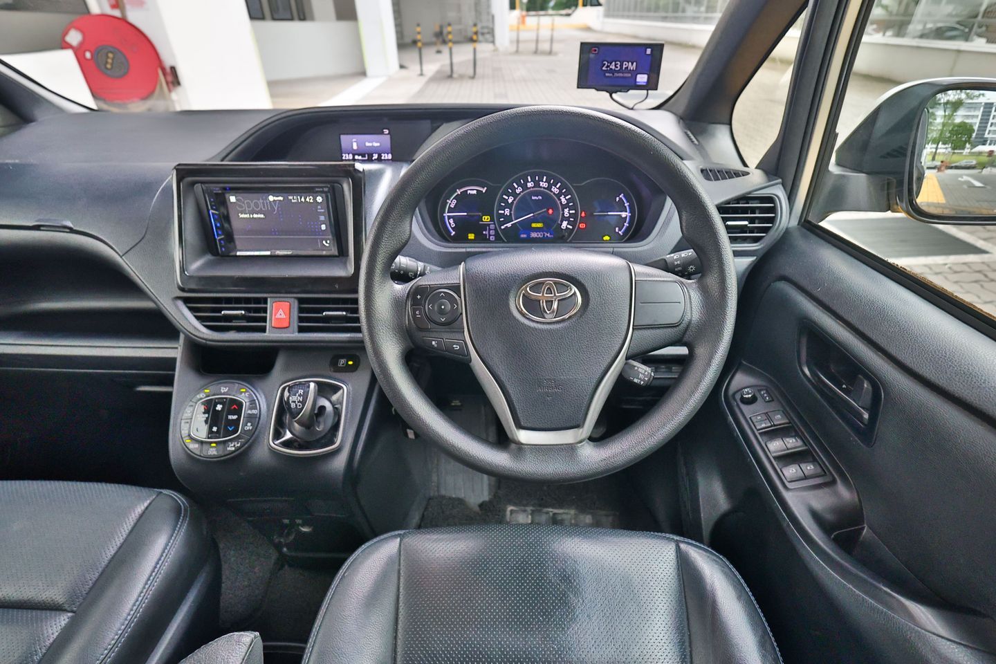 toyota-noah-hybrid-18a-x-car-choice-singapore