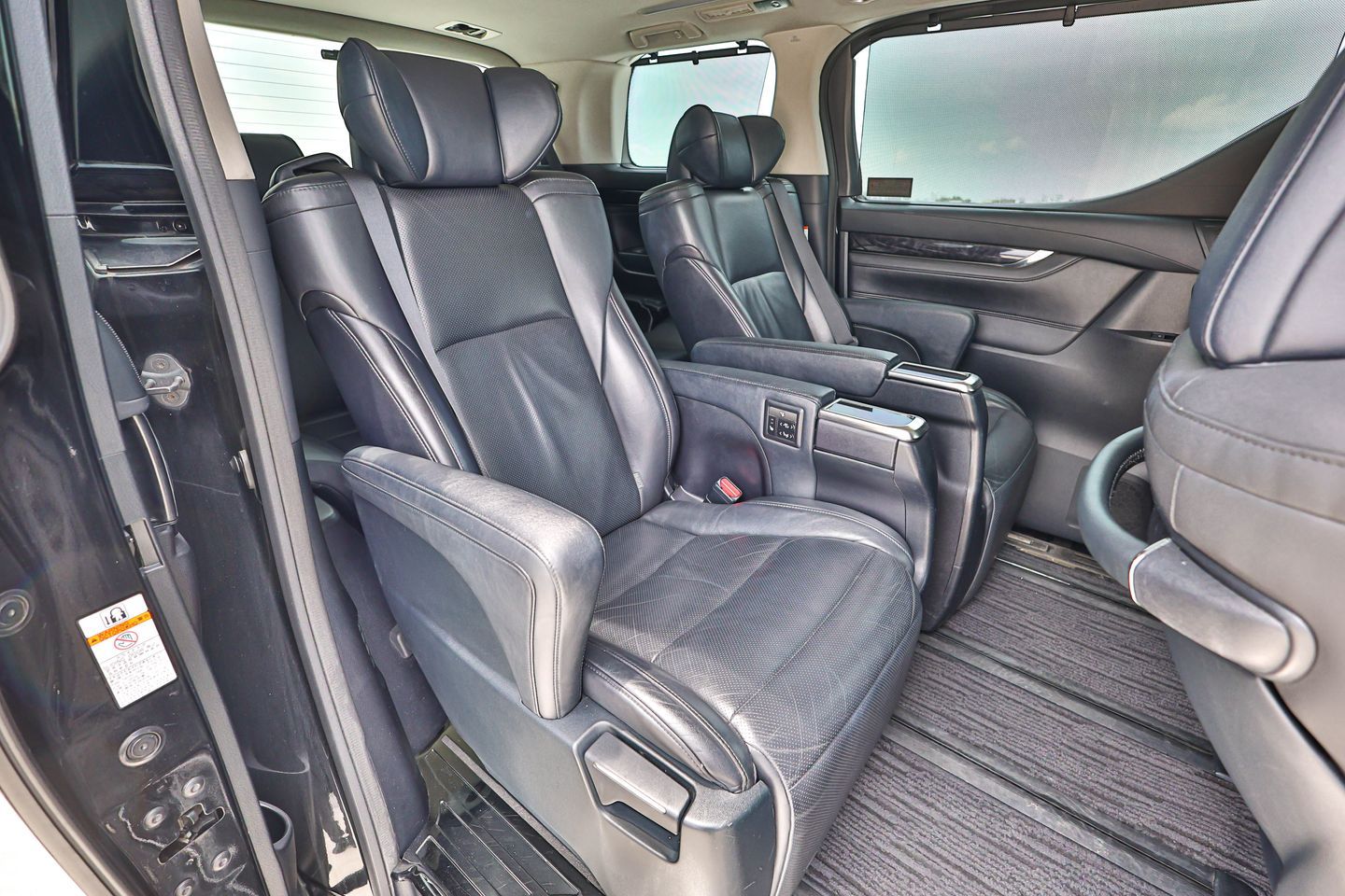toyota-vellfire-25a-elegance-moonroof-car-choice-singapore