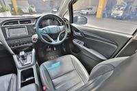 honda-shuttle-hybrid-15a-car-choice-singapore