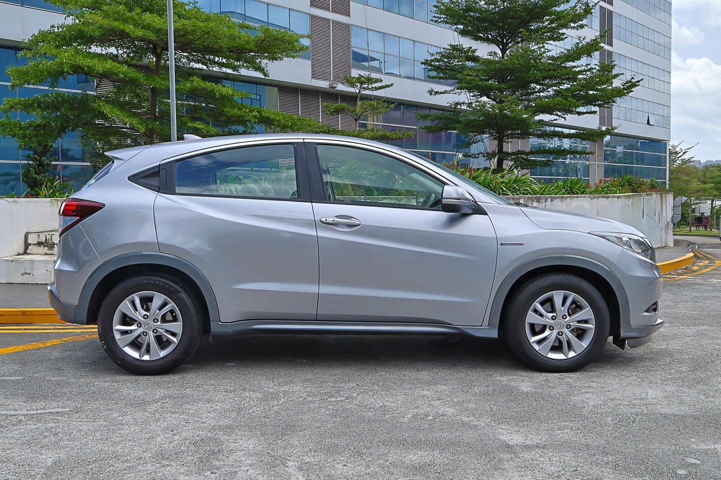 honda-vezel-hybrid-15a-x-car-choice-singapore