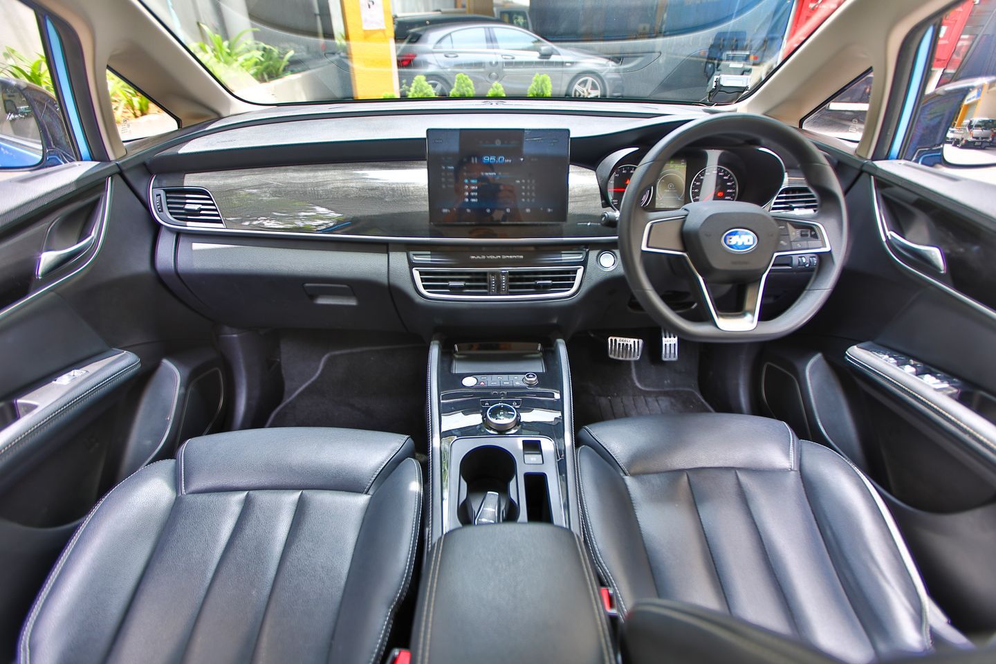 certified-pre-owned-byd-e6-electric-car-choice-singapore
