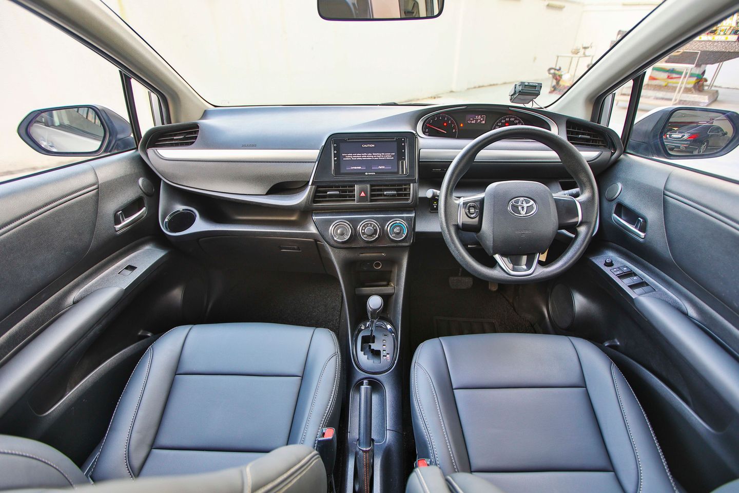 toyota-sienta-15a-standard-car-choice-singapore