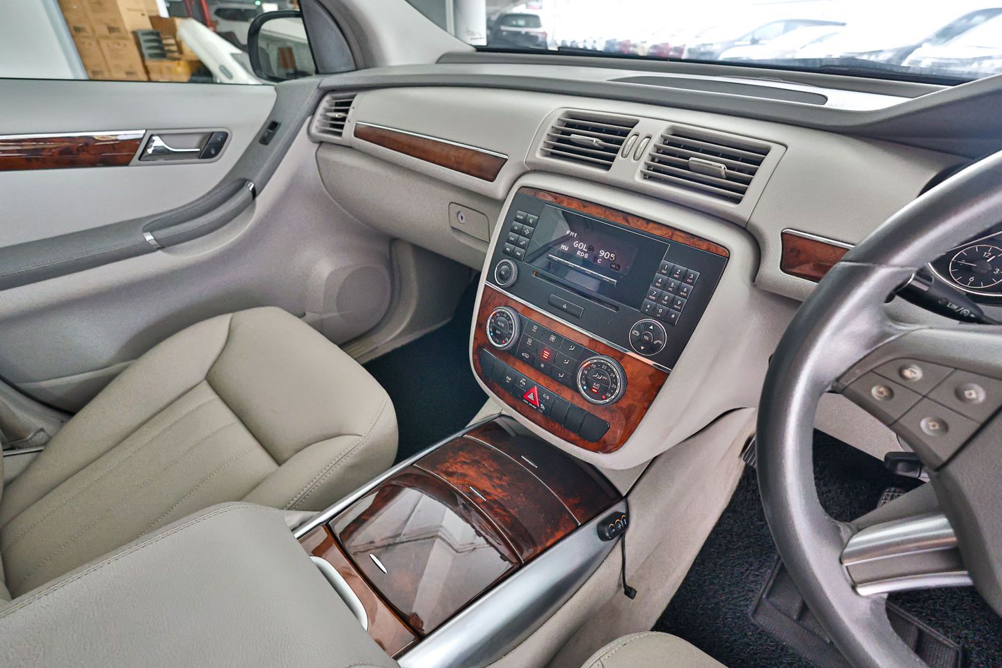 mercedes-benz-r-class-r350l-coe-till-102028-car-choice-singapore