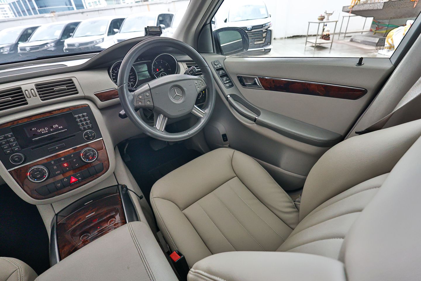 mercedes-benz-r-class-r350l-coe-till-102028-car-choice-singapore